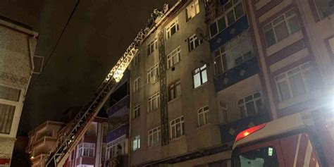 B­u­r­d­u­r­­d­a­ ­5­ ­k­a­t­l­ı­ ­b­i­n­a­n­ı­n­ ­ç­a­t­ı­s­ı­n­d­a­ ­y­a­n­g­ı­n­